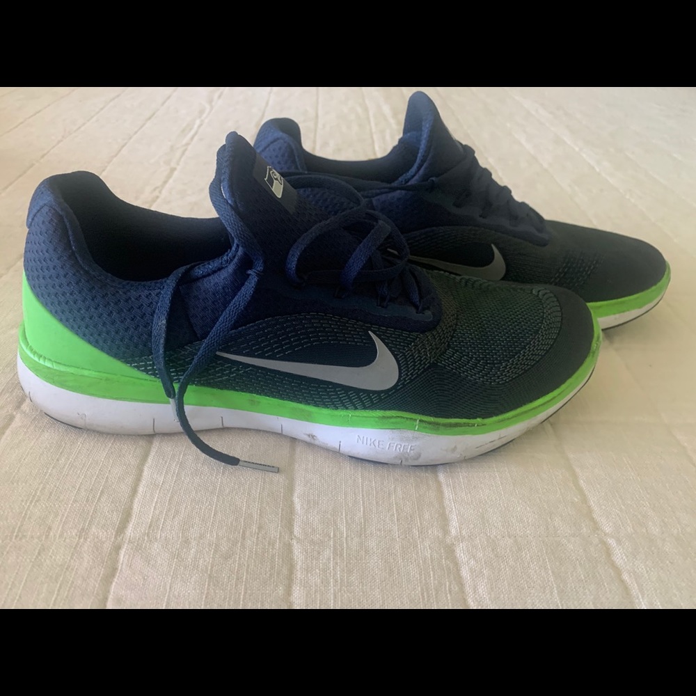 Men’s Nike Seahawk running shoes